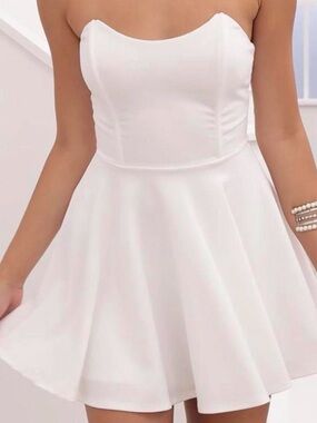 rosemary crepe ruched bodycon dress in white Lucy in the Sky | Dresses | Rosemary Crepe Ruched Bodycon Coral Lucy In The  Sky Dress Fits Like Smallmed